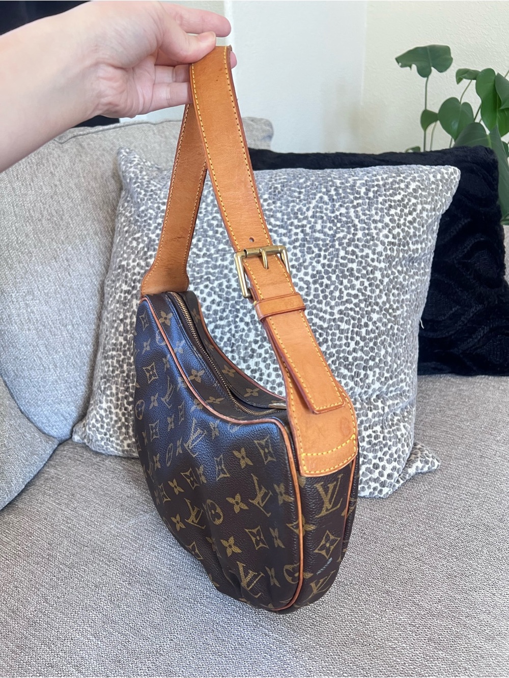Louis Vuitton Croissant MM Signature Monogram Shoulder Bag - Picture 3 of 15